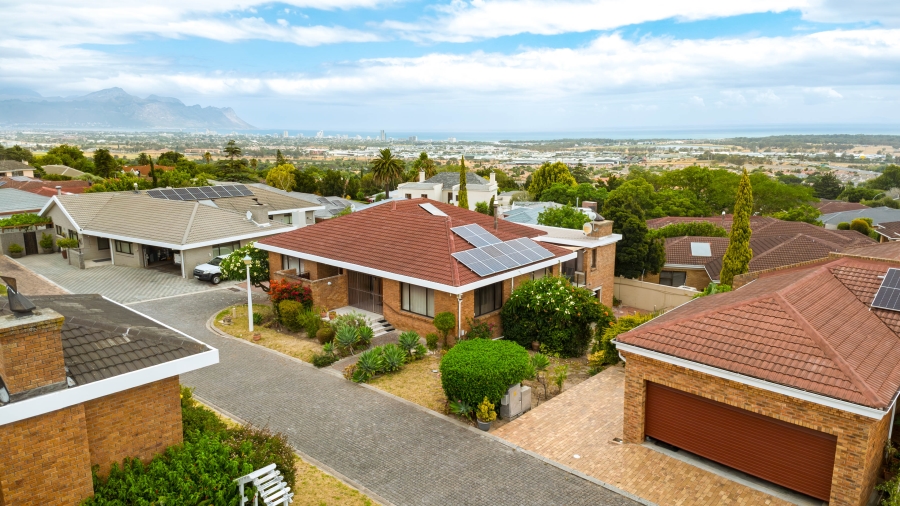 3 Bedroom Property for Sale in Die Wingerd Western Cape